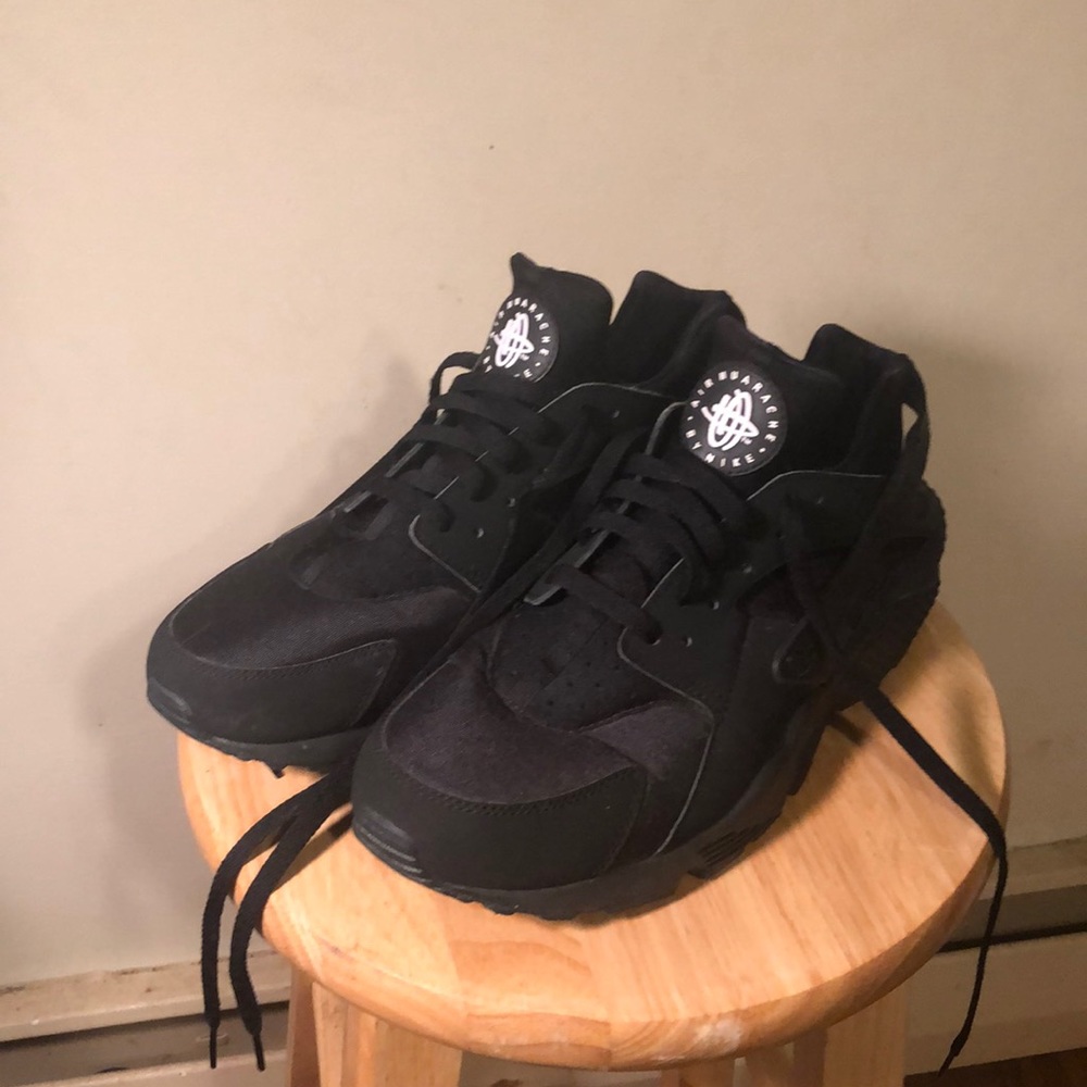 Black Nike Air Huarache